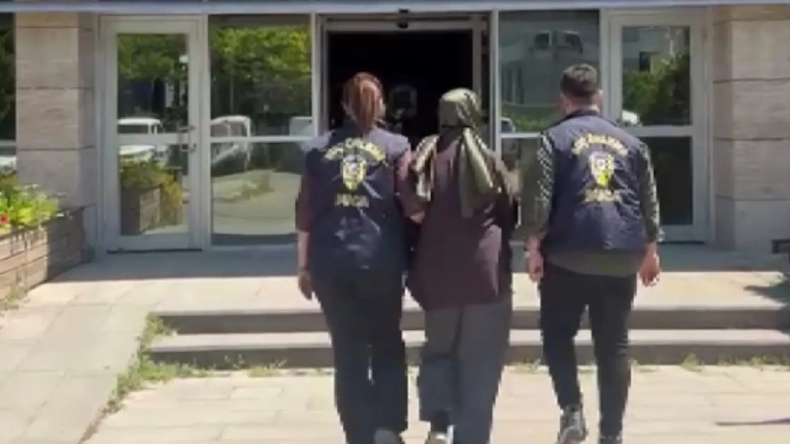 12 Yıldır Aranan Kadın, Kız Kardeşinin Kimliğiyle Yakalandı