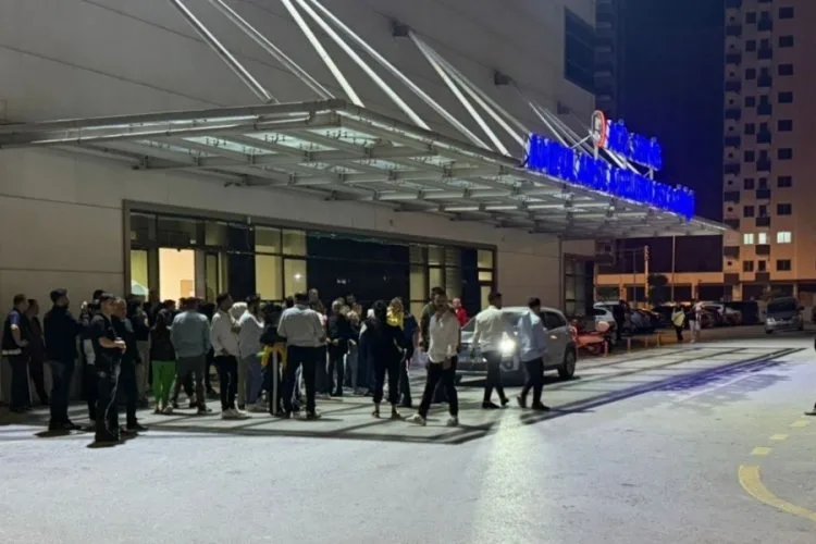 14 Yaşındaki Çocuk Düğün Salonunda Silah Çekti!