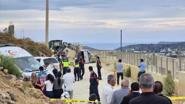 15 Yaşındaki Sürücünün Kaza Geçirdiği Kamyonet Çukura Düştü