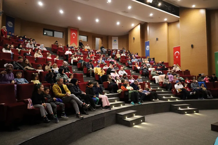 1500 Çocuğa Sanat Dolu Anlar: Tiyatro ve Kukla