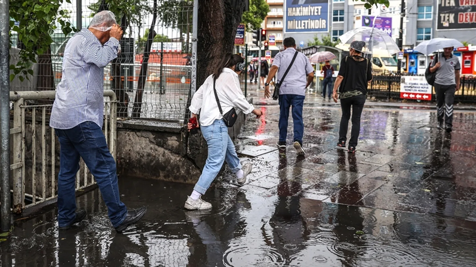 17 Şehirde Gök Gürültülü Sağanak Uyarısı!