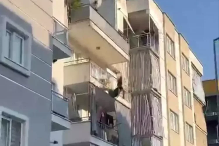 17 Yaşındaki Genç Kız, 3. Katından Atlayarak Hayatını Kaybetti