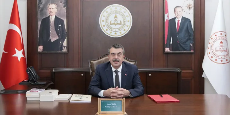 18 Milyon Öğrenci Karnelerini Alıyor, Tatil Başlıyor!
