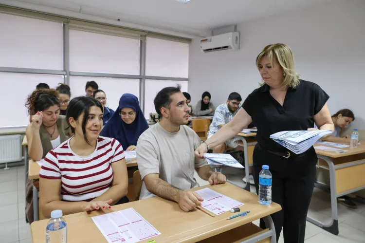 2.500 Aday, Bursa’da Ücretsiz KPSS Deneme Sınavında