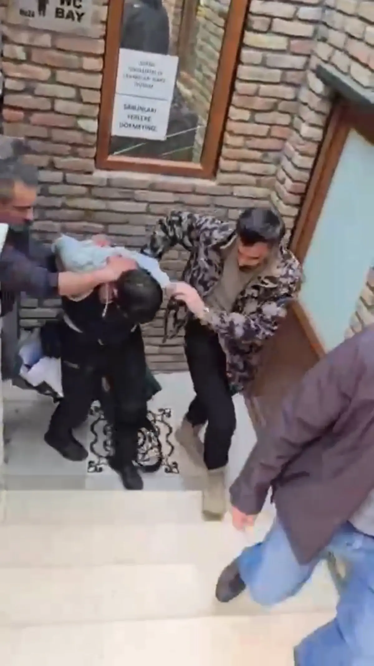 Herkesi şaşırttı! 2 aydır tuvalette yaşayan firari yakalandı 3