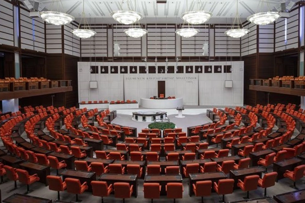 200 Eski Bakan’dan Yeni Anayasa Uyarısı!