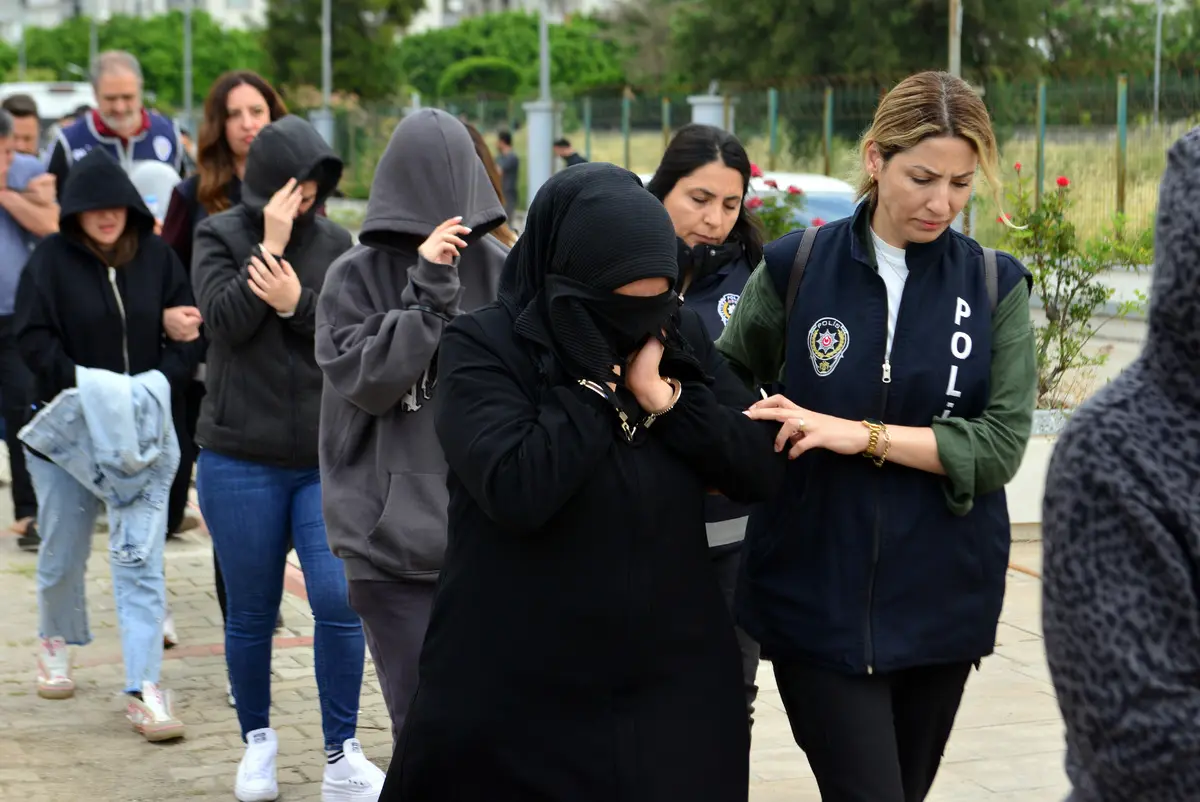 Rasim Ozan Kütahyalı da tutuklanmıştı! 5 TL ye valiz dolusu para 6
