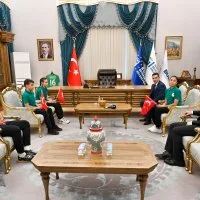 23 Nisan’da başkanlık koltuğu çocukların oldu