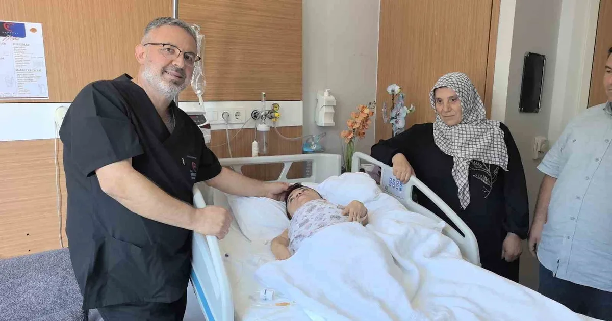 24 Kiloluk Kadın Ameliyatla 3 Kilogram Kistini Attı