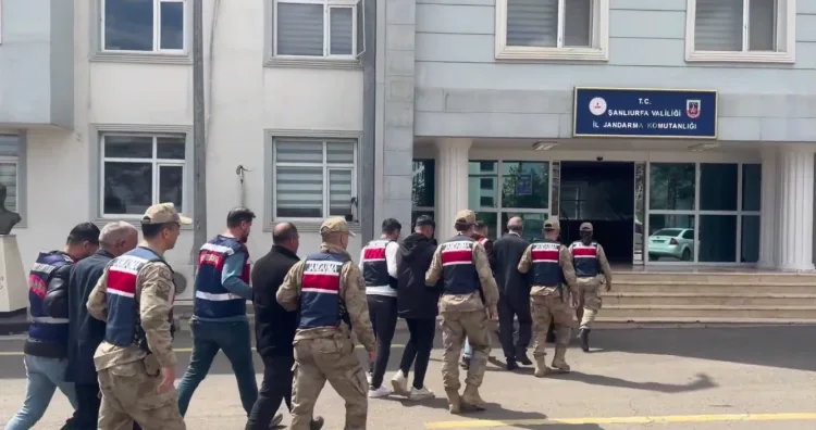 25 İl Devrinde Silah Kaçakçılarına Darbe!