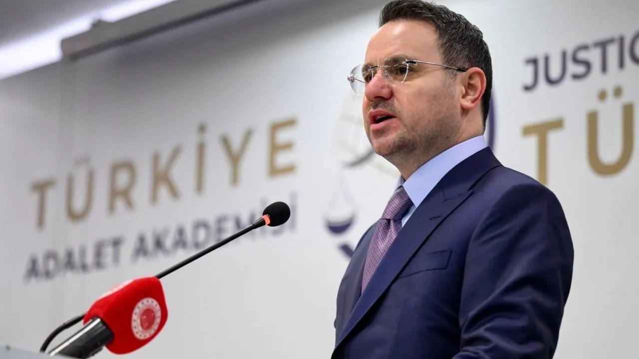 27 Nisan E-muhtırası: Türk Demokrasisinde Dönüm