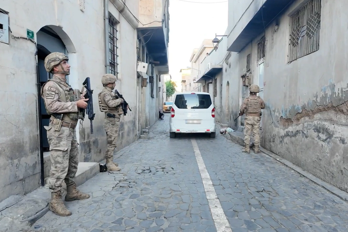 28 İl’de DEAŞ’a Yönelik Operasyonda 83 Gözaltı