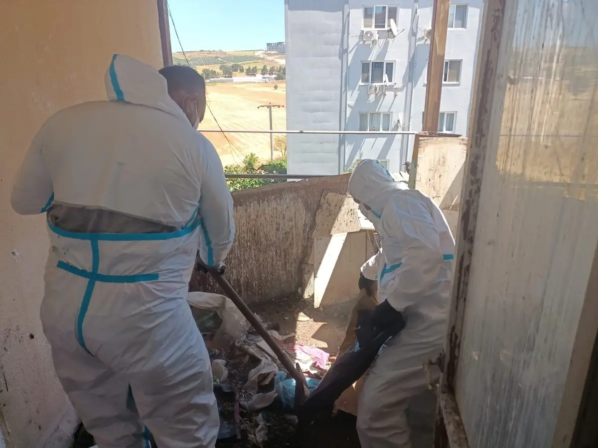 Ekipler gözlerine inanamadı! Tam 28 ton çöp biriktirmiş: 3 kamyon ancak taşıyabildi 3