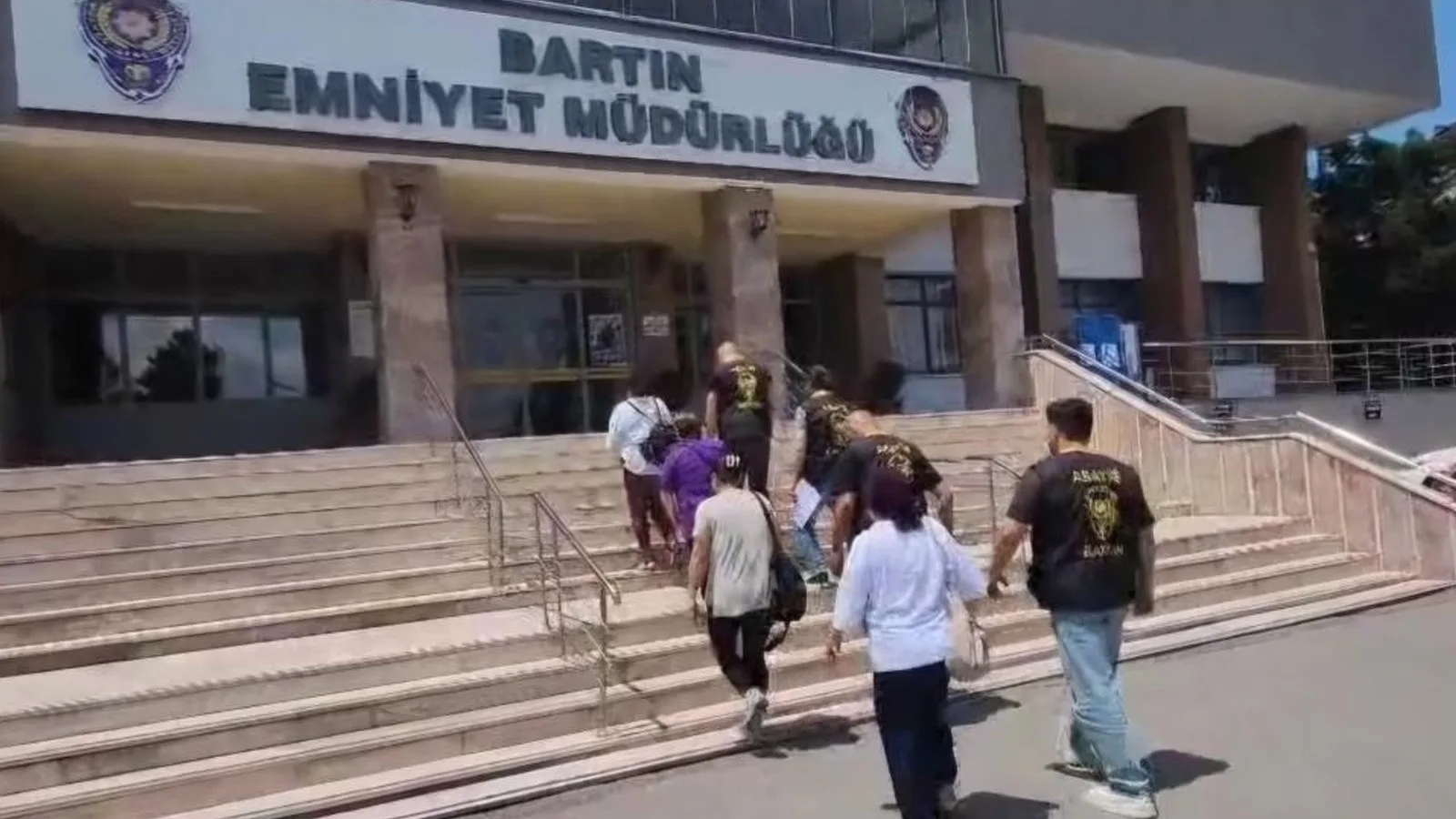 29 Adrese Fuhuş Baskını: 11 Kadın Kurtarıldı!