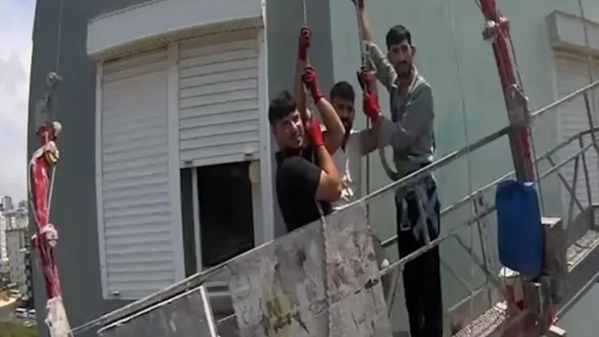 3 İşçi 8. Katta Mahsur Kaldı, Kurtarma Bekliyor
