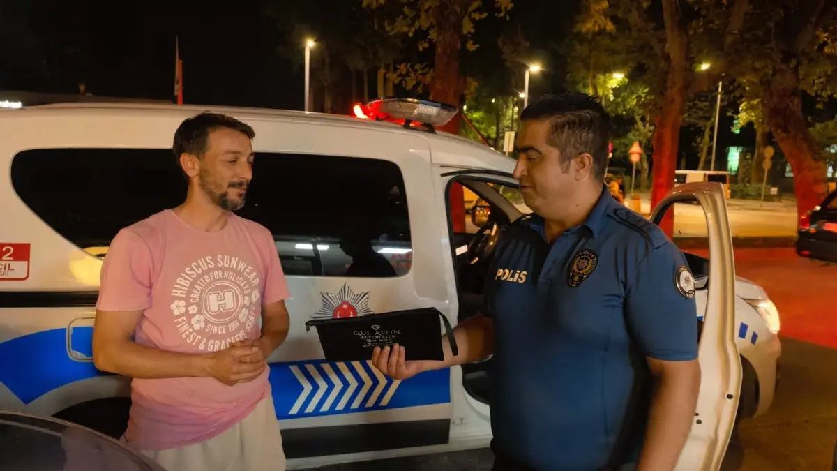 Çanta dolusu para buldu! Hemen polisi aradı:  Bize helalinden lazım  3