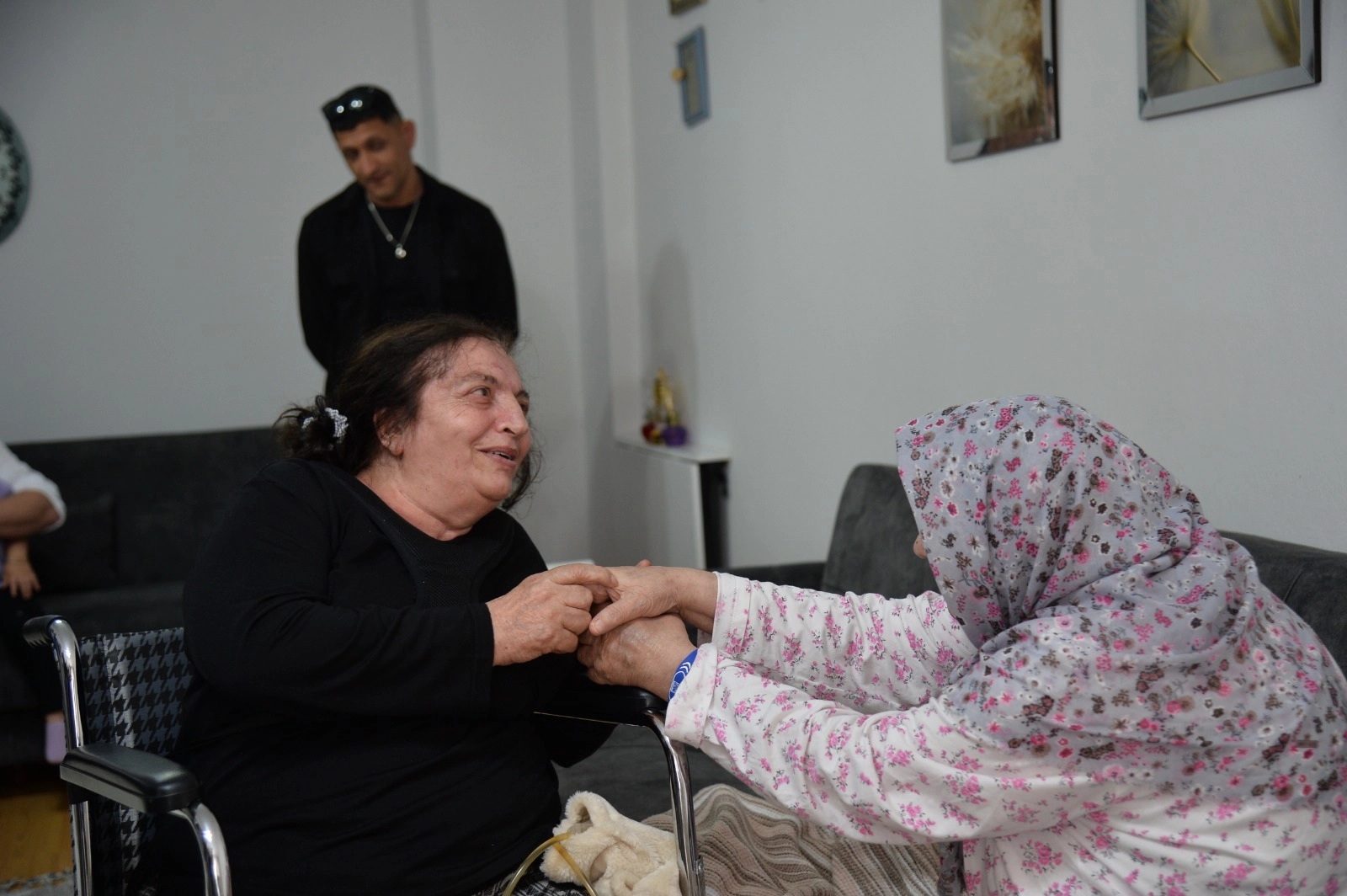 30 Yıl Sonra Anne-Kız Hasretine Son Verildi!