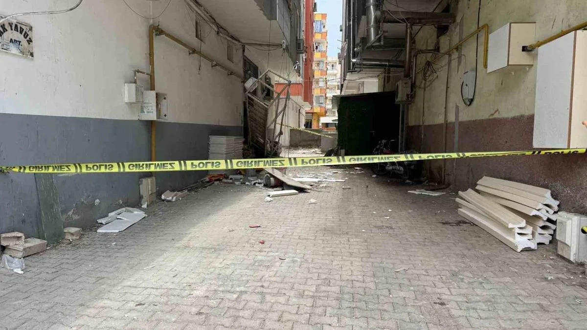 5. Kattan Düşen İşçi Dramı: İtfaiye Kurtardı!