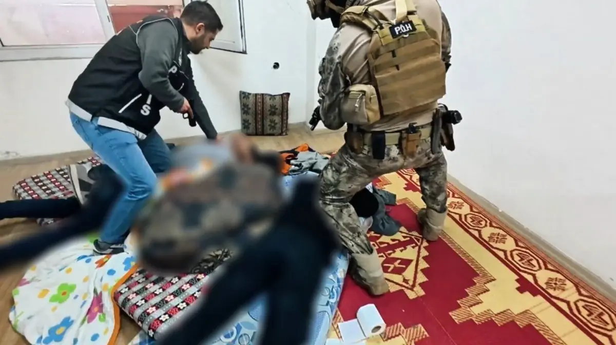 Türkiye yi zehirleyeceklerdi! Bakan Çiftçi bizzat yönetti: 59 ilde 500 den fazla gözaltı 2