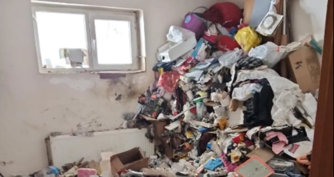 73 Yaşındaki Adamın Evi 25 Ton Çöple Dolu Çıktı