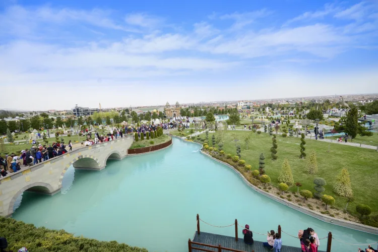 80 Binde Devr-i Alem Parkı: Yazın Yeni Gözdesi!