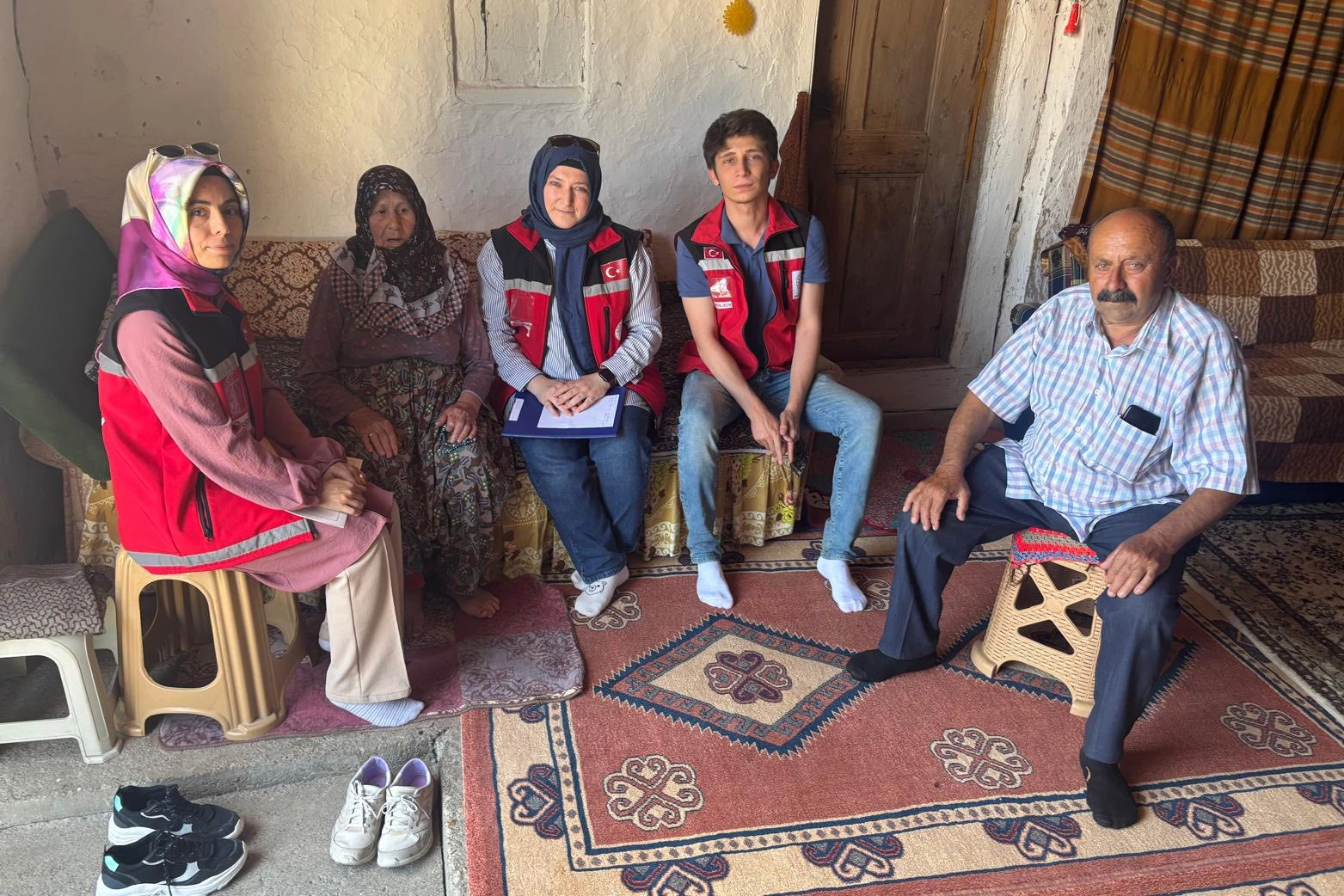 90 Yaşındaki Hikmet Teyze’ye Devletin Şefkati