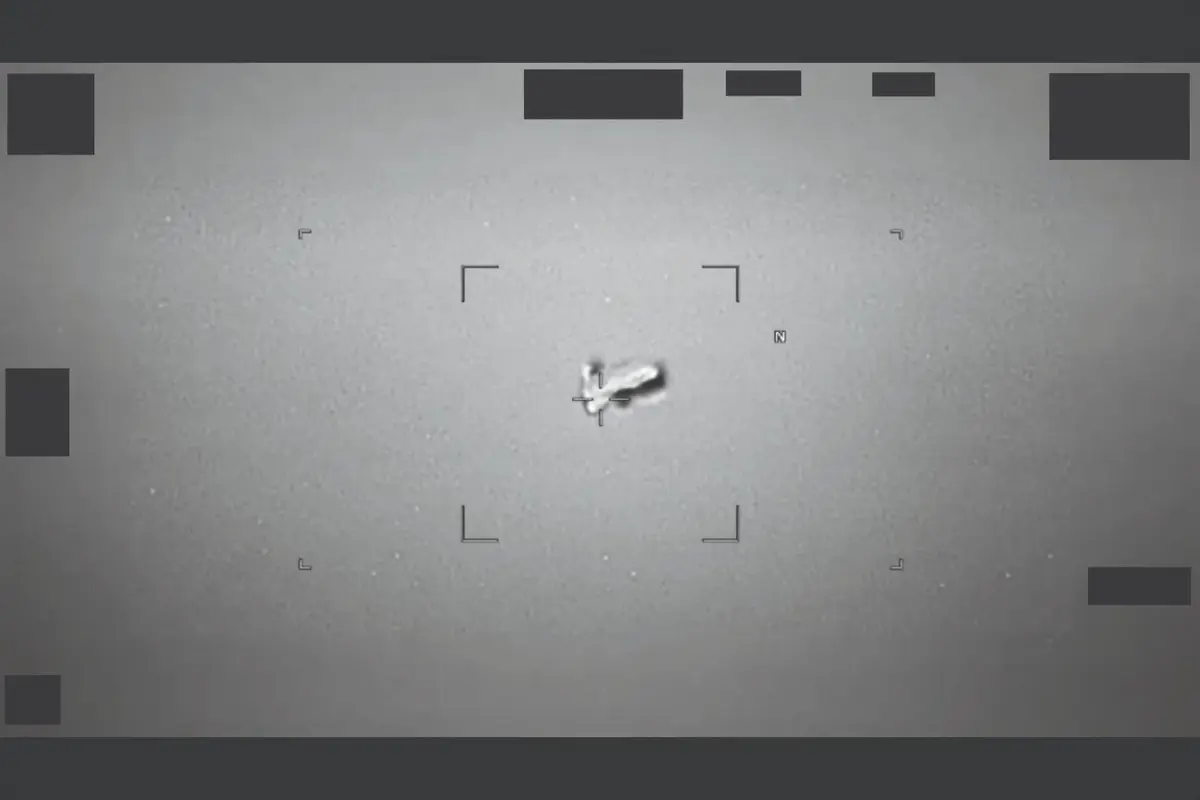 ABD Savaş Bakanlığı paylaştı! İşte kaydedilen UFO görüntüleri 5