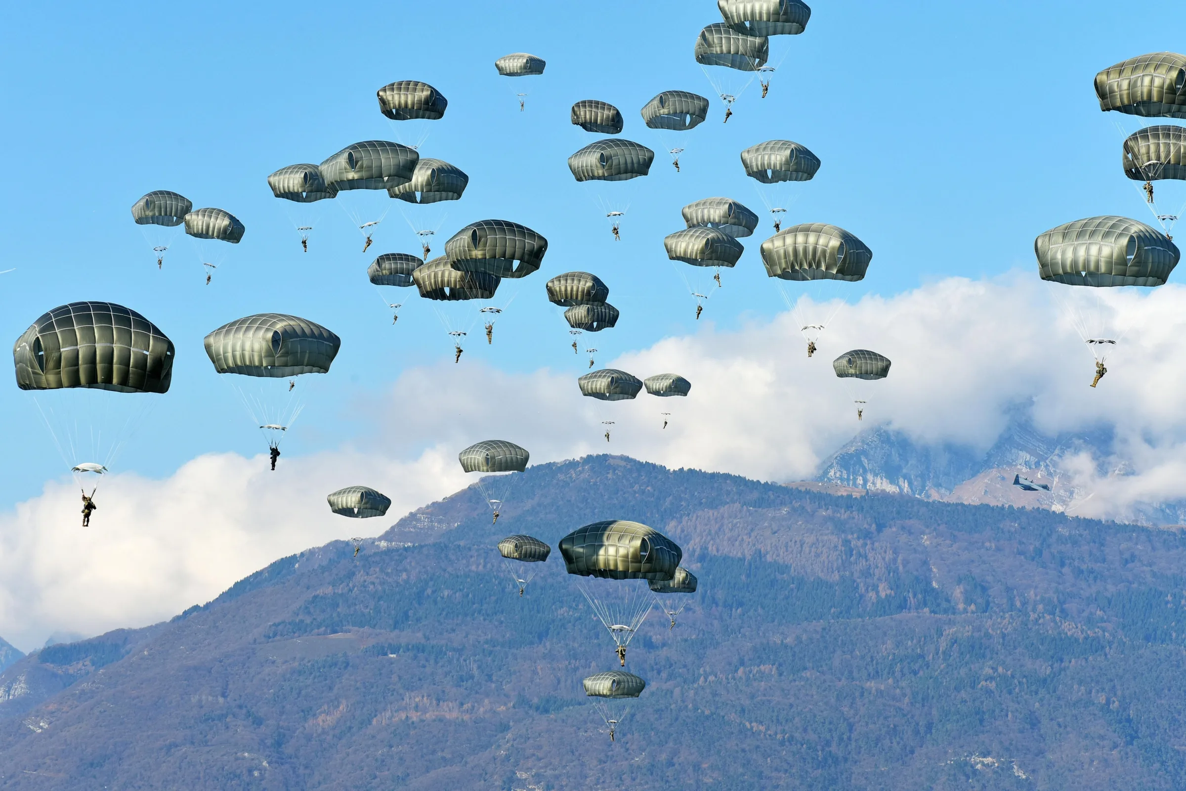 ABD, Orta Doğu’ya 2 bin paraşütçü asker gönderiyor
