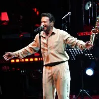 Acikhavada-Emre-Altugdan-muzik-dolu-gece.jpeg