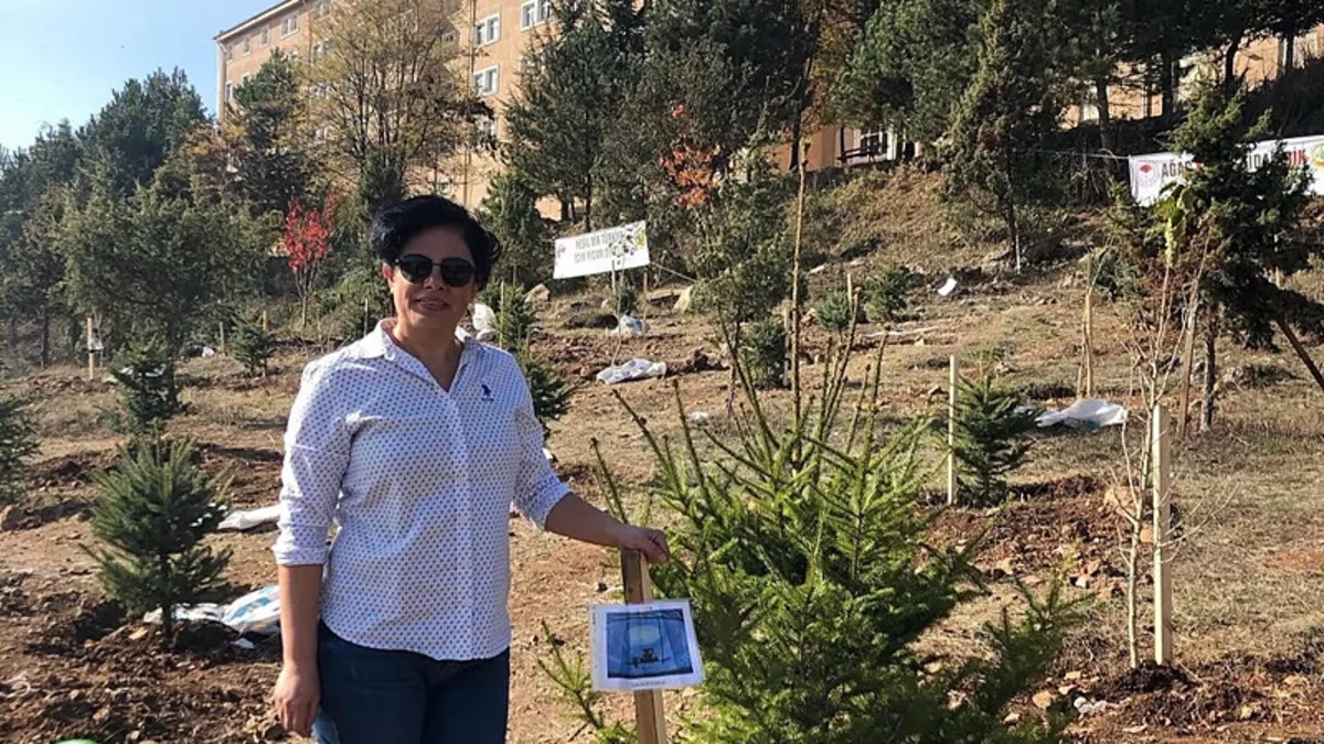 Acılı Anne, Oğlunun Mezarı Başında Hayatını Kaybetti