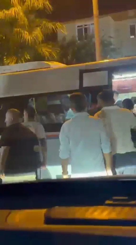 Adana’da Dolmuşta Genç Çocuğa Saldırı Anları Kameraya Yansıdı