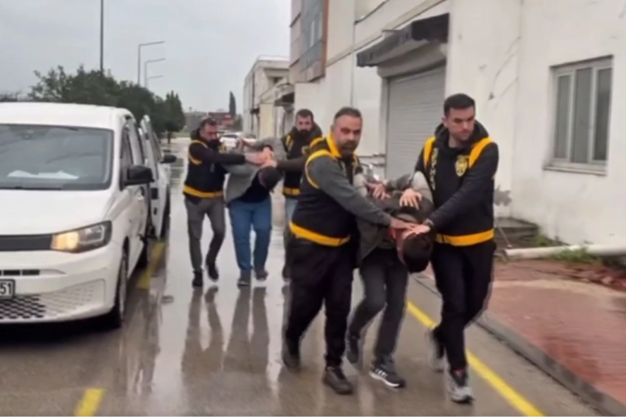 Adana’da Hayvana Eziyet Eden İki Kişi Gözaltında
