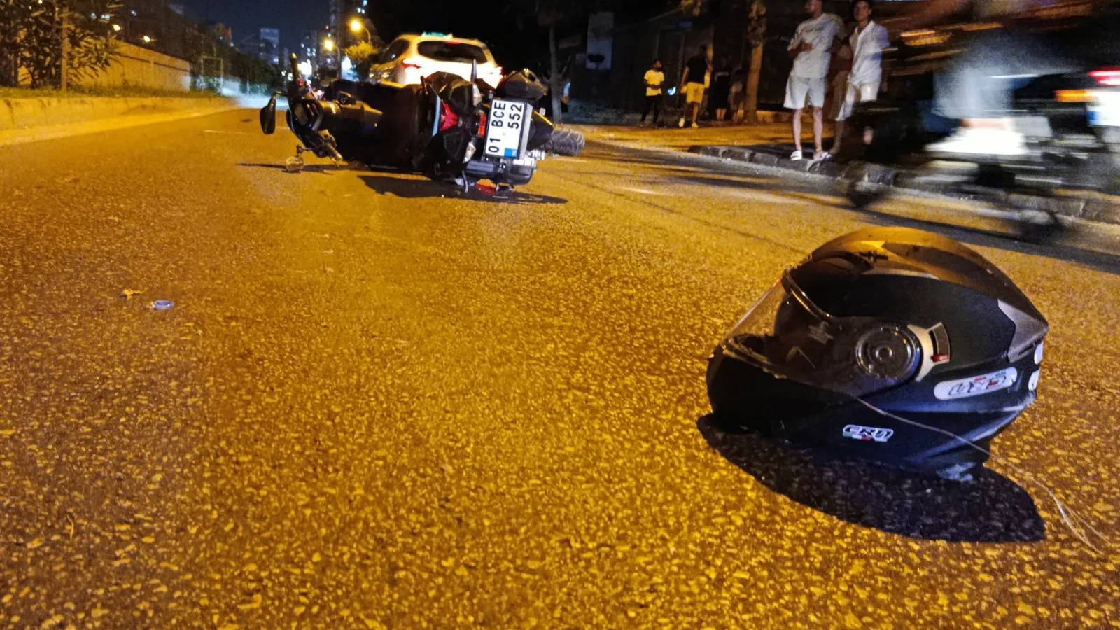 Adana’da Kaza: Motosiklet ve Otomobil Çarpıştı!