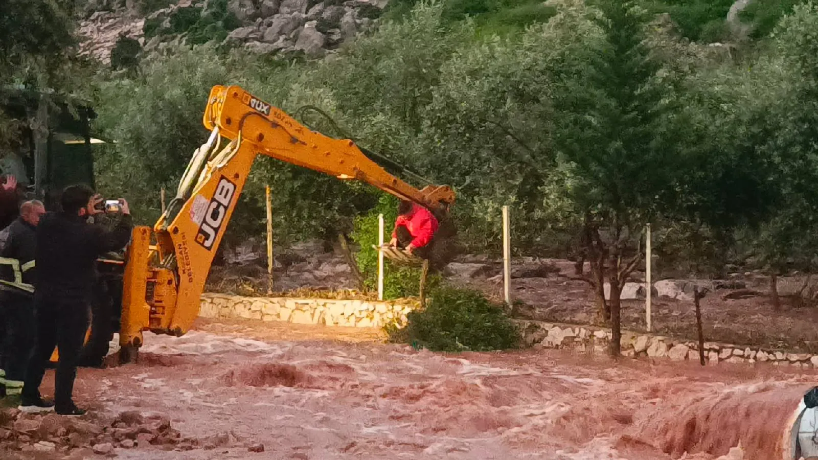 Adana’da Sel Felaketi: Bir Kayıp, Bir Ceset Bulundu!