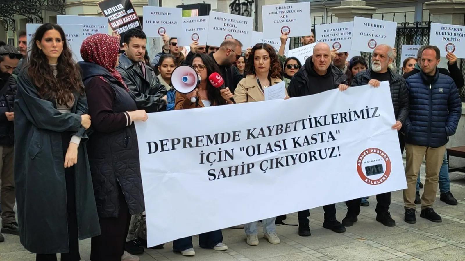 Adana Deprem Davası İçin Kadıköy’de Eylem