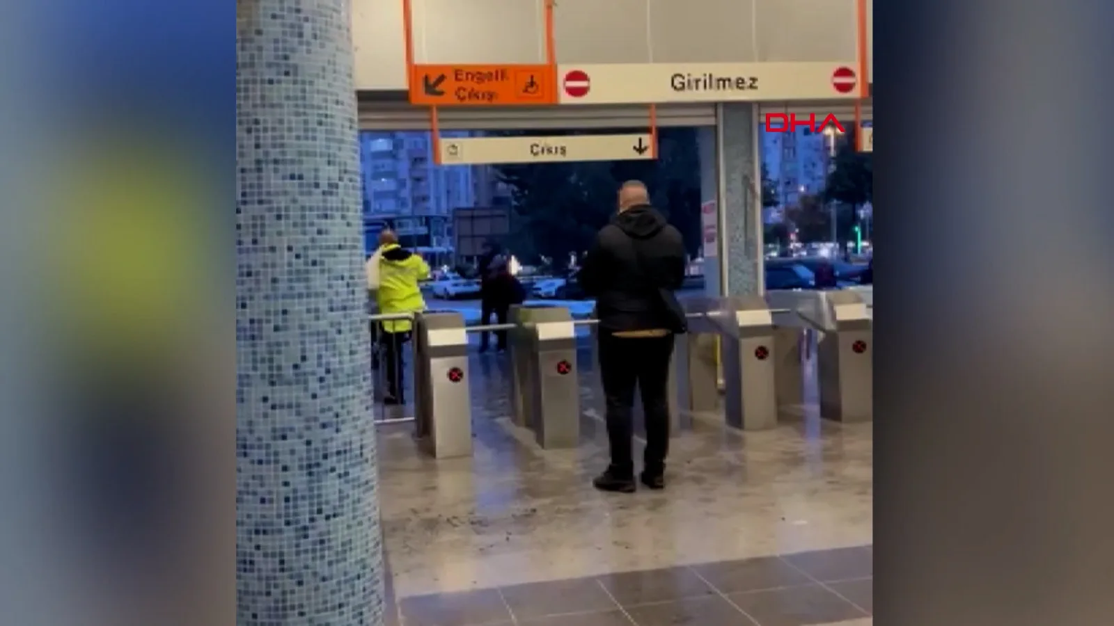 Adana Metro’da Güvenlik Görevlilerine Taşlı Saldırı!