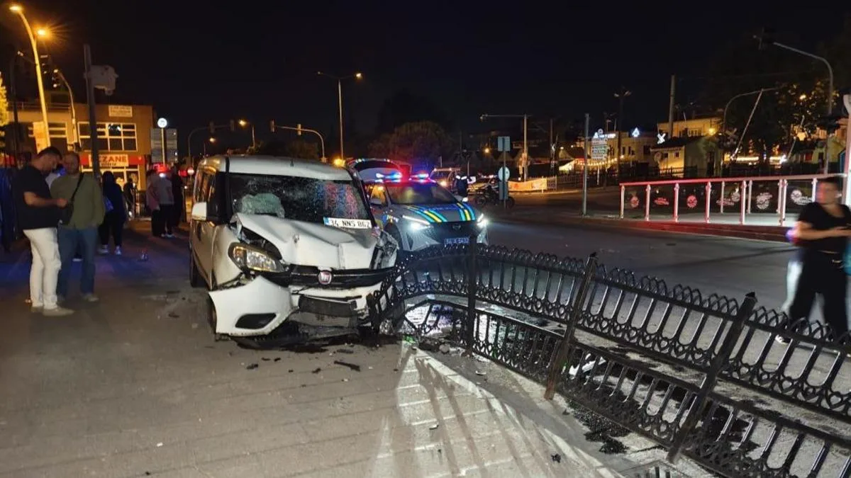 Adapazarı’nda Trafik Kazası: İki Motosiklet Çarpıştı