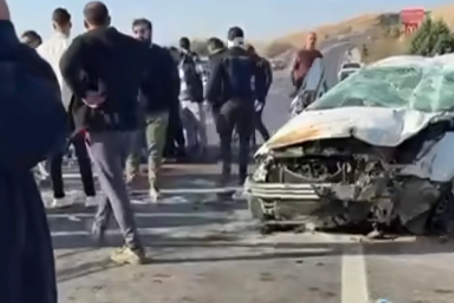 Adıyaman’da Feci Kaza: 3 Yaralı, Trafik Kilitlendi!