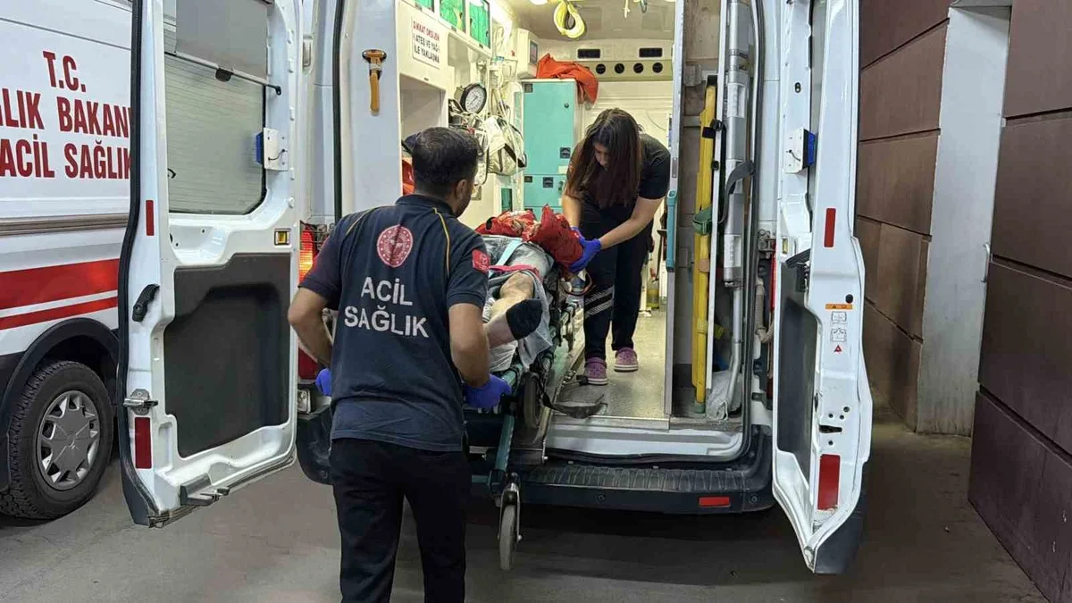 Adıyaman'da Motosiklet ile Otomobil Çarpıştı: 2 Yaralı
