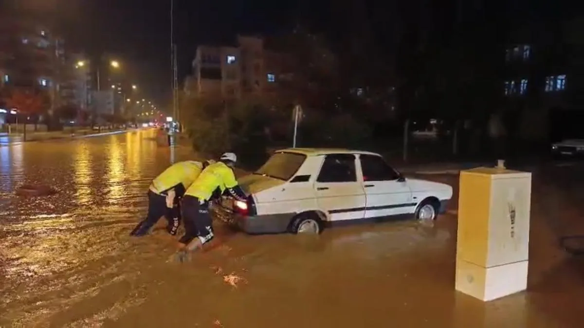 Adıyaman’da Şiddetli Yağış Hayatı Felç Etti!