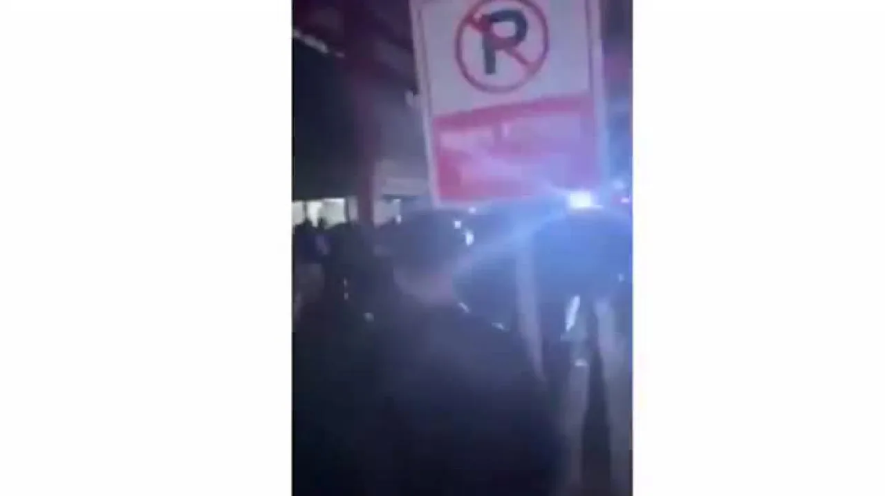 Adliye önünde toplananlar Güllü'nün kızına kin kustu! Ağızlardan tek slogan yükseldi