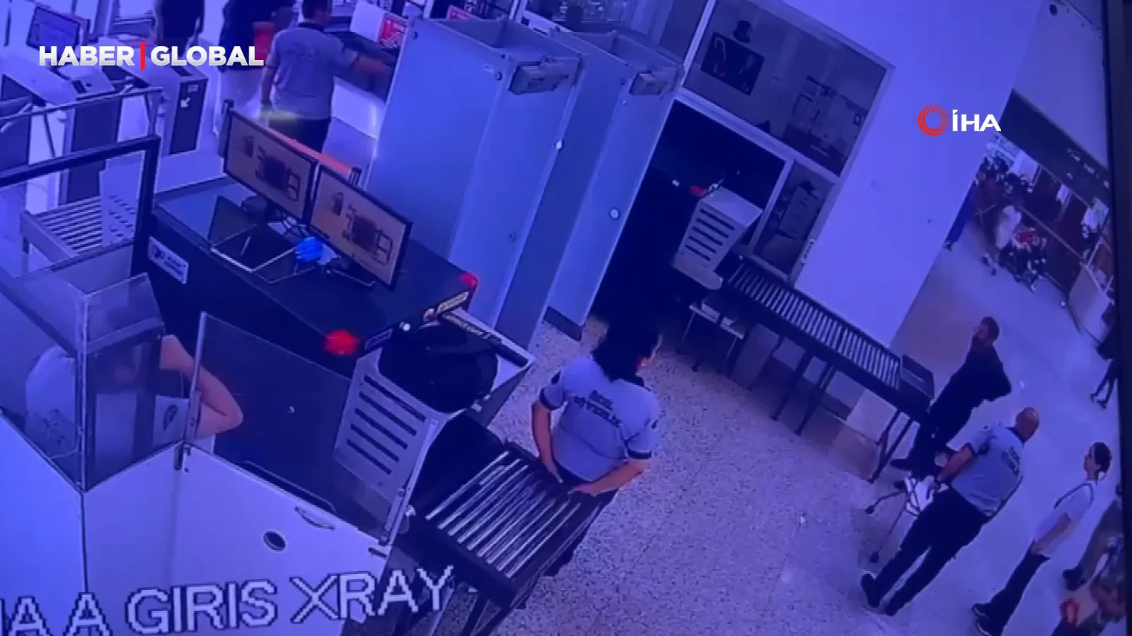 Adliyeye Kalem Silahla Giriş Çabası Kamerada!