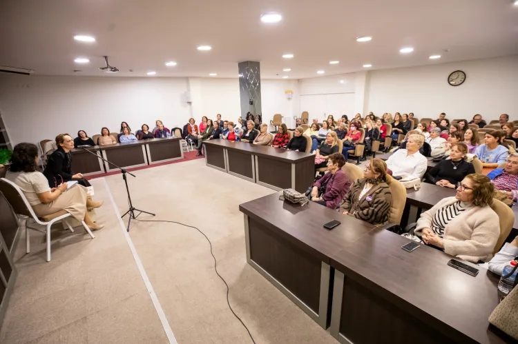 Afife Jale, Narlıdere’de Tiyatroya İlham Verdi