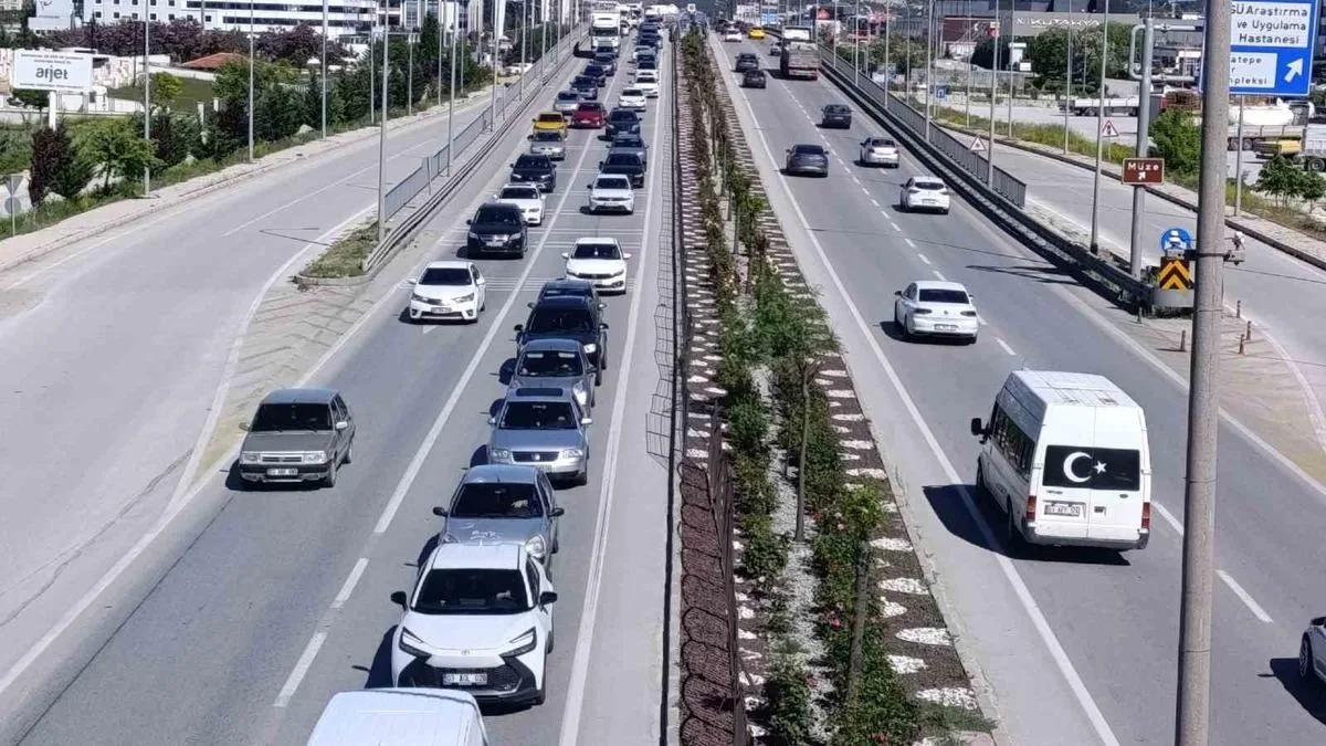 Afyonkarahisar’da Bayram Dönüşü Trafik Çilesi!