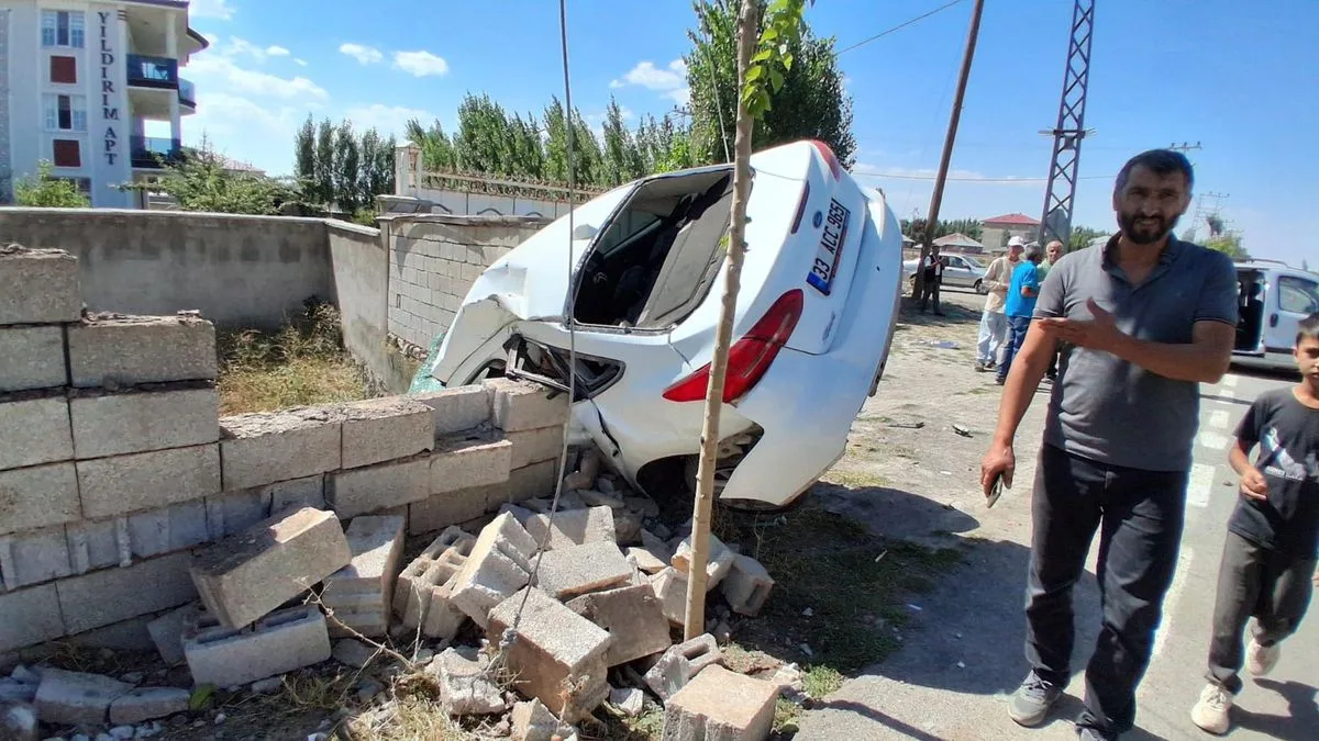 Ağrı’da Kavşakta Kaza: 4 Yaralı