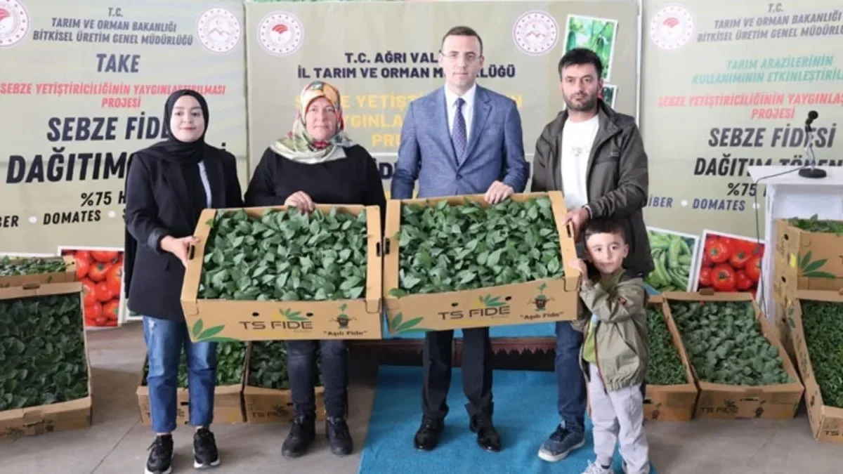 Ağrı’da Sebze Fidesi Dağıtım Töreni Yapıldı