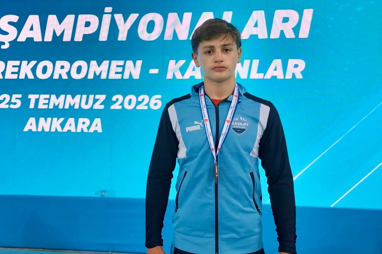 Ağrılı Miraç, Türkiye Güreş Şampiyonu oldu!