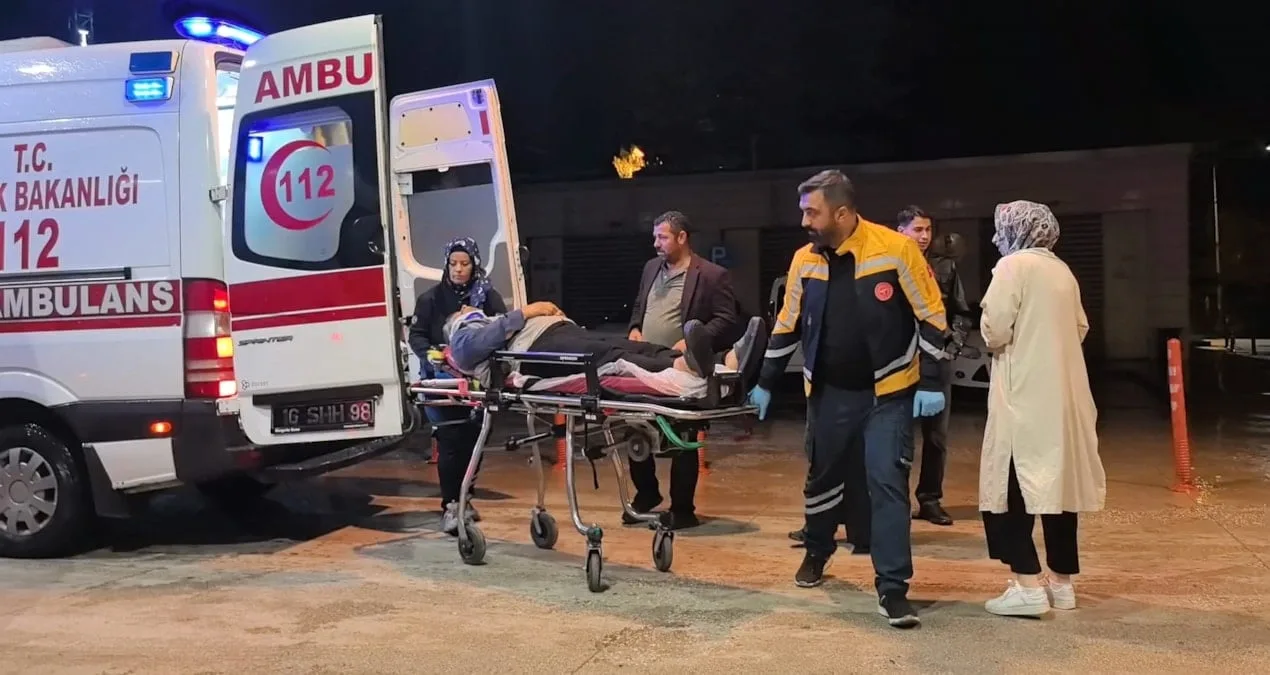 Ahır Çatısında Düşen Çiftlik Sahibi Ağır Yaralandı