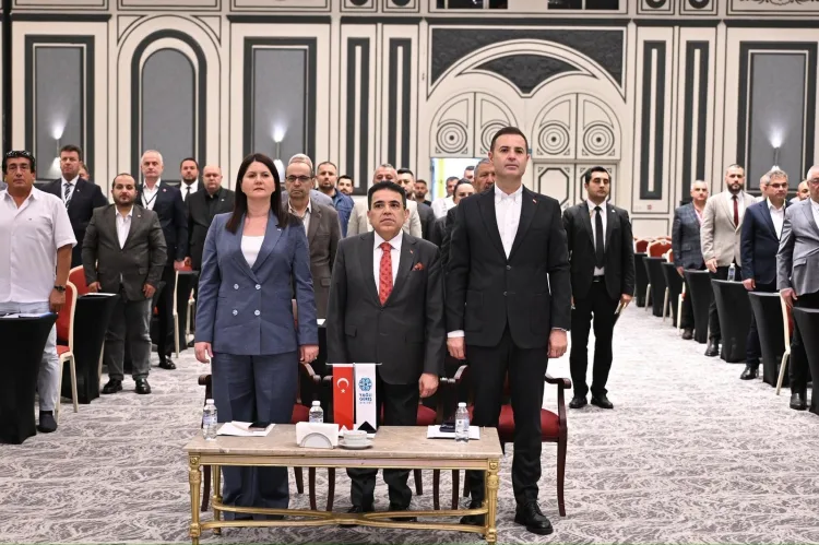 Ahmet Akın Yeniden Yağlı Güreş Birliği Başkanı