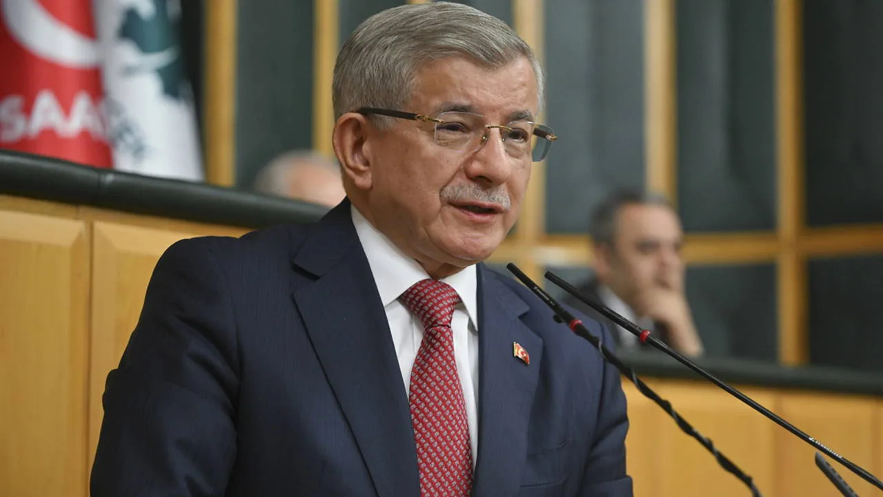 Ahmet Davutoğlu’ndan 23 Nisan Mesajı ve Uyarı
